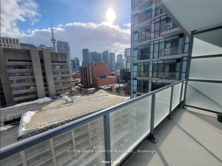 210 Simcoe St, unit 1014 for rent