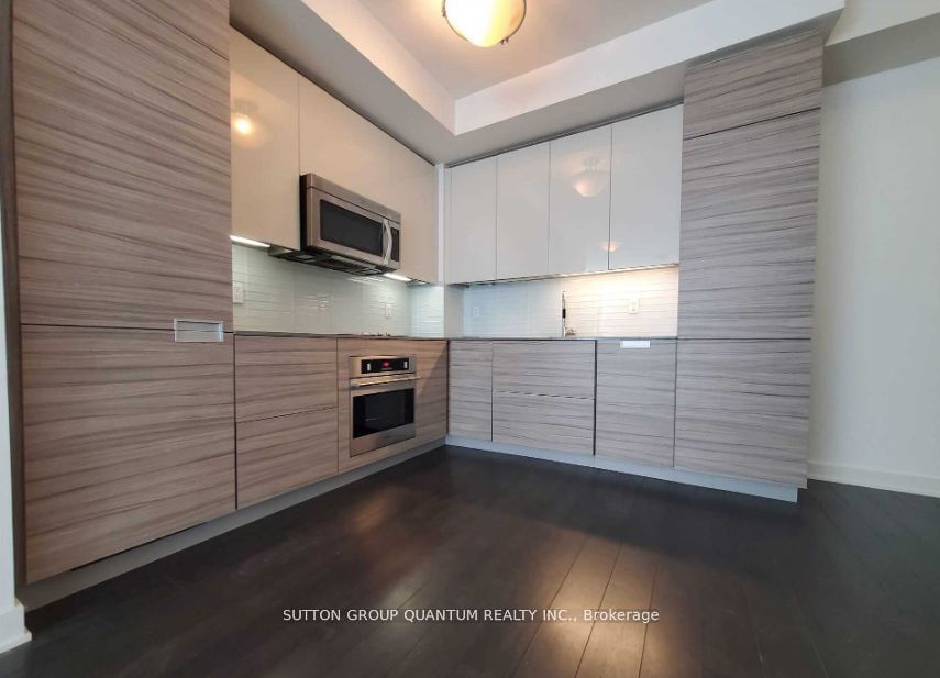 210 Simcoe St, unit 1014 for rent