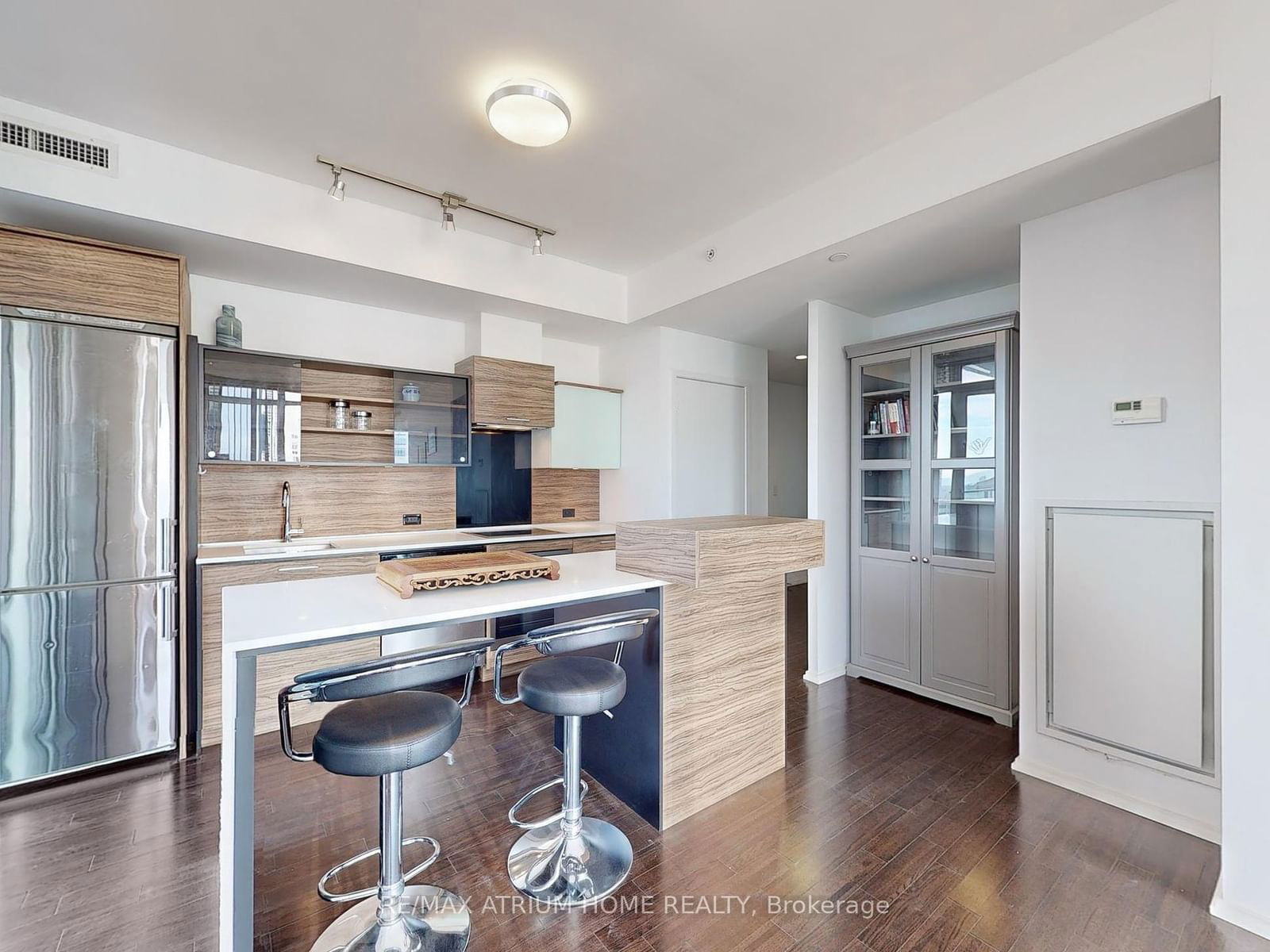 75 St. Nicholas St, unit 2708 for sale