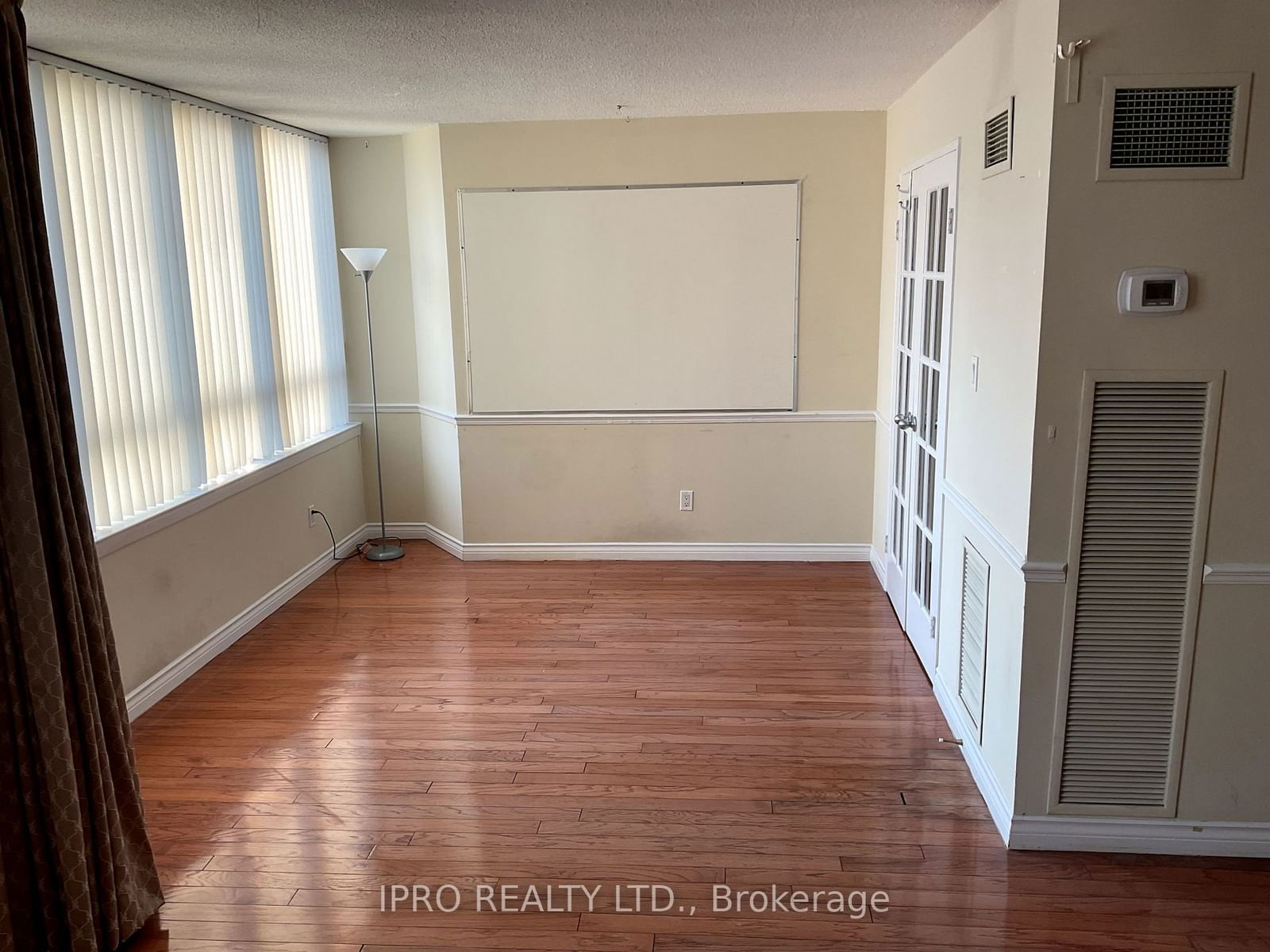 633 Bay St, unit 2109 for rent