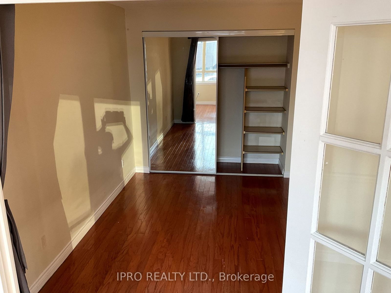 633 Bay St, unit 2109 for rent