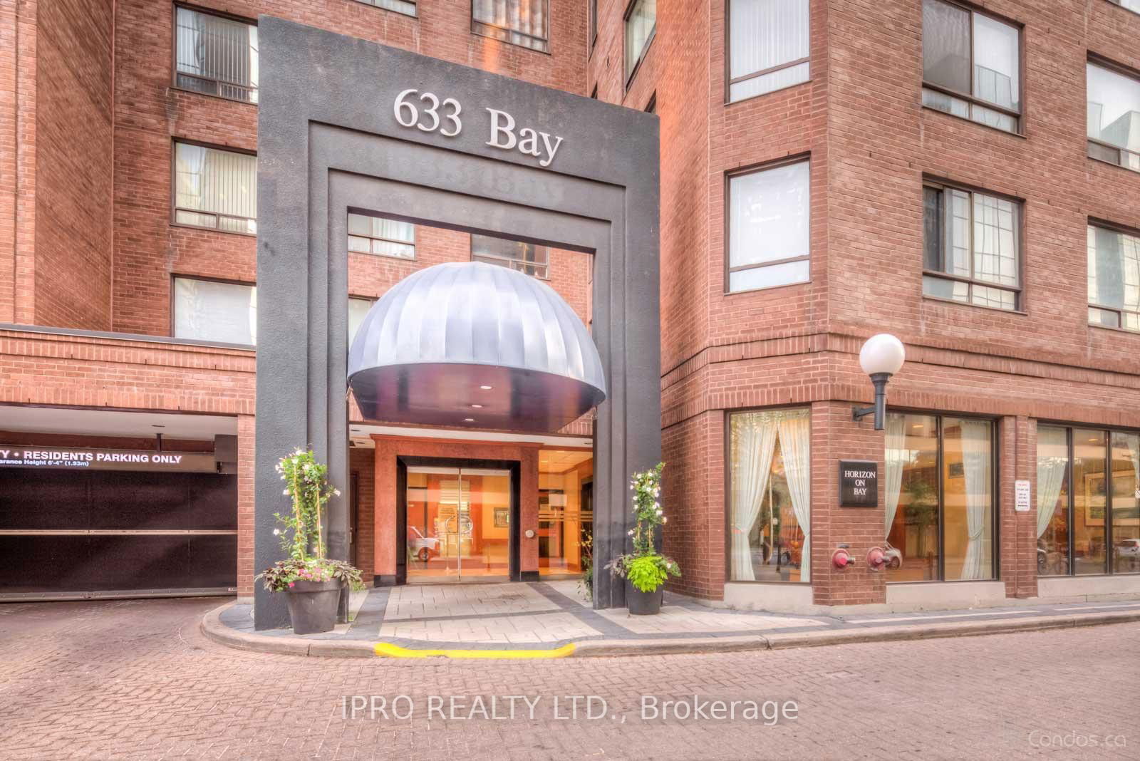 633 Bay St, unit 2109 for rent