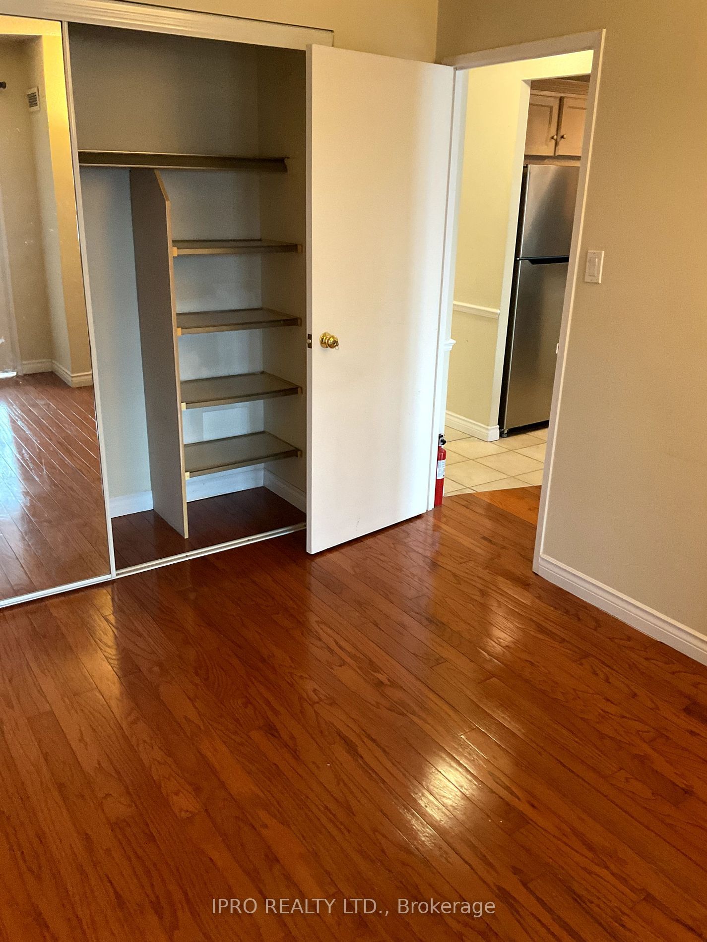 633 Bay St, unit 2109 for rent