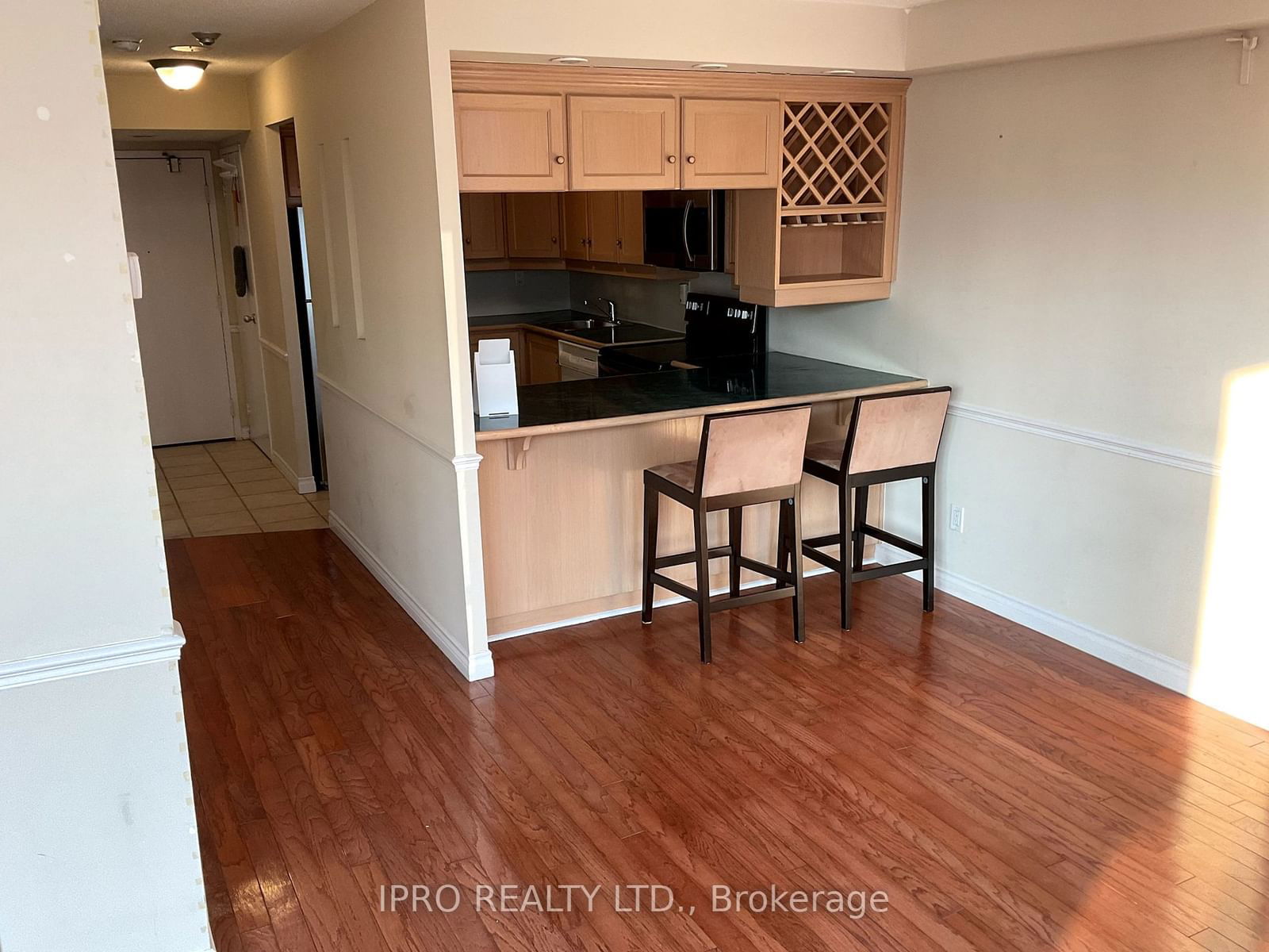 633 Bay St, unit 2109 for rent