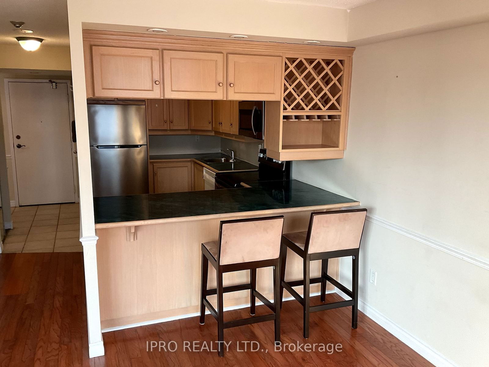 633 Bay St, unit 2109 for rent