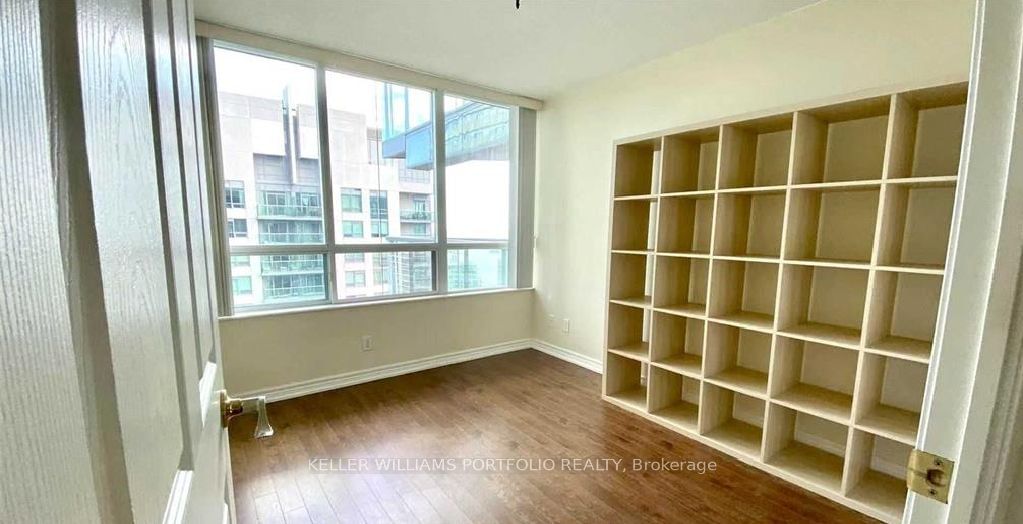 30 Grand Trunk Cres S, unit 3910 for rent