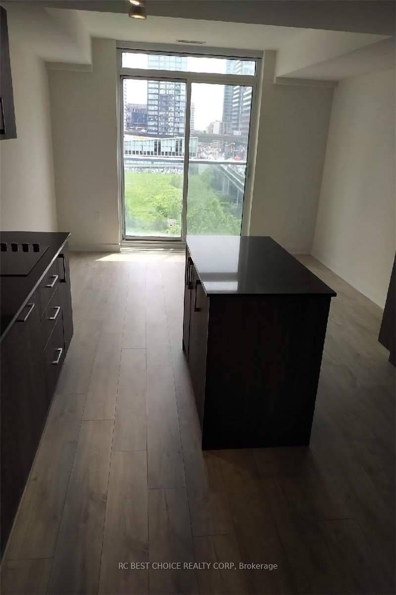 27 Bathurst St, unit 306 for rent