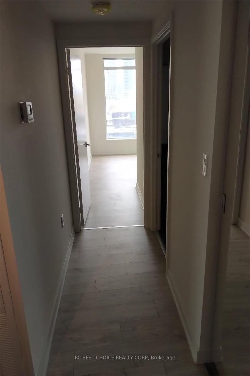 27 Bathurst St, unit 306 for rent