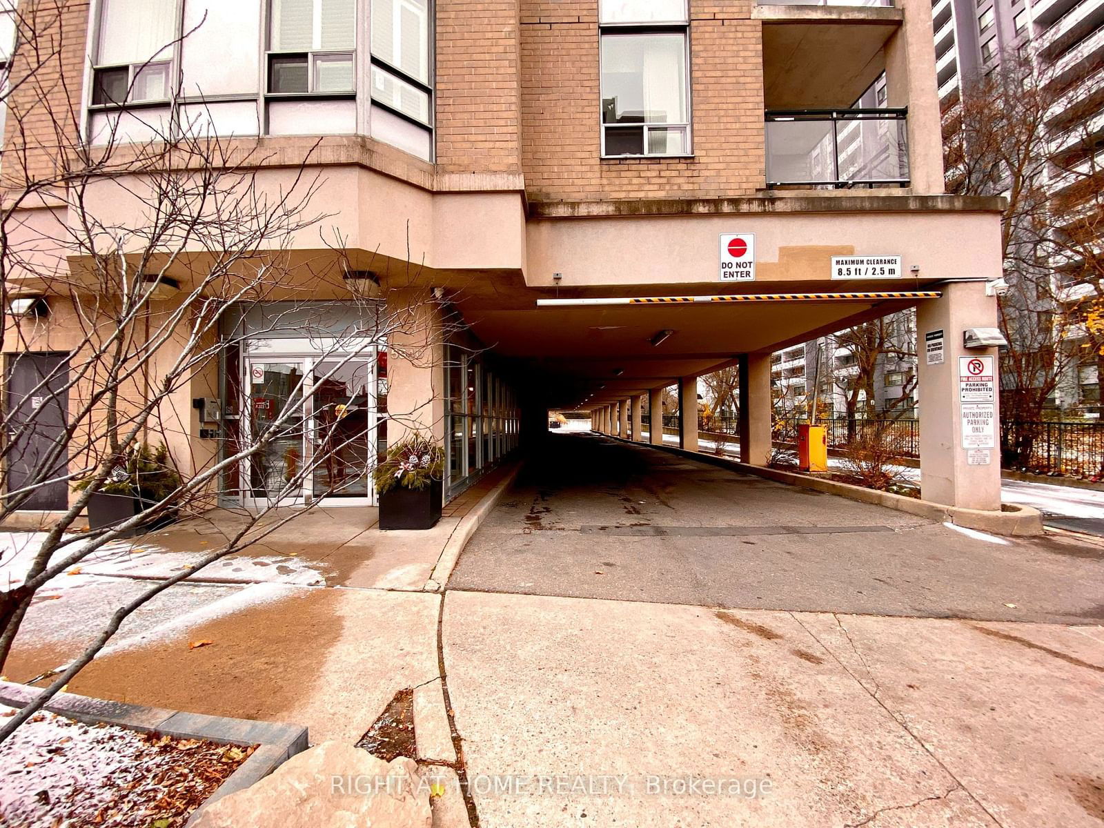 5940 Yonge St, unit 106 for rent