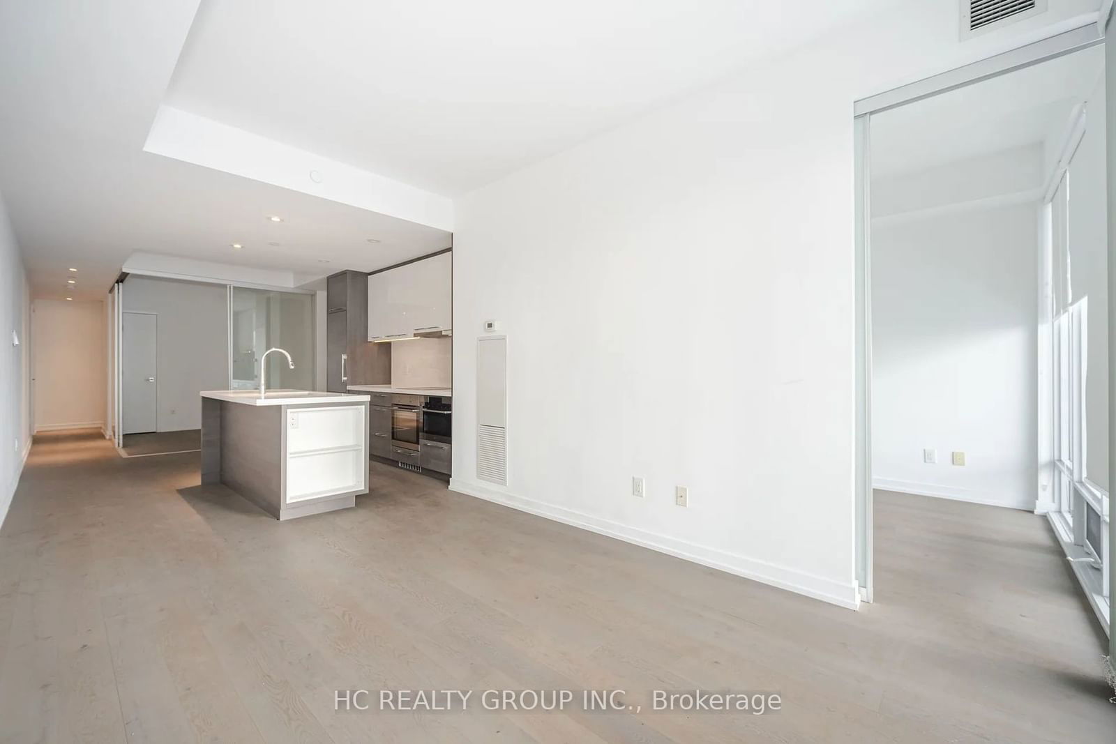 488 University Ave, unit 2208 for sale