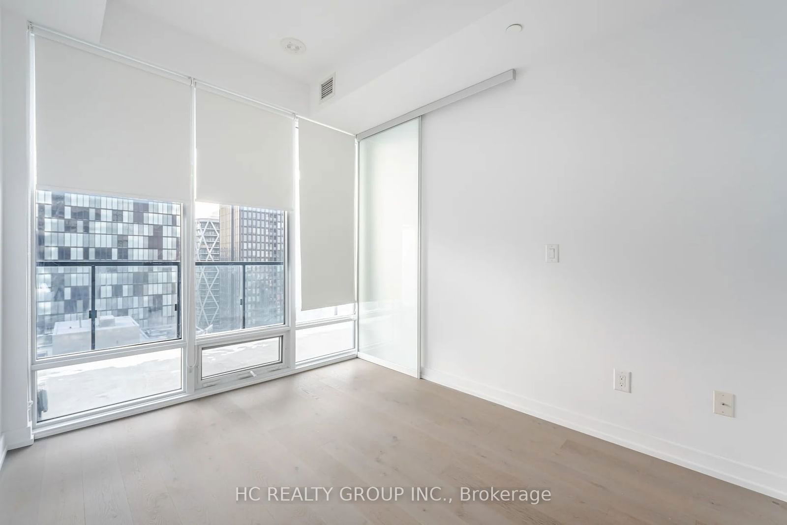 488 University Ave, unit 2208 for sale