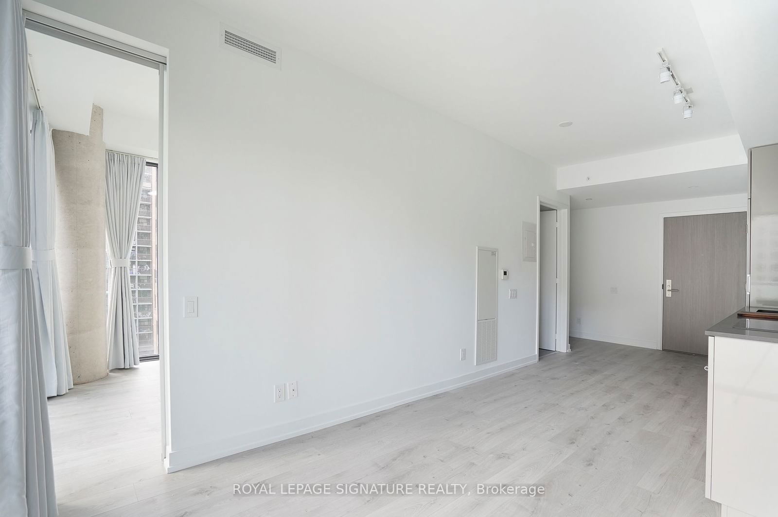 161 Roehampton Ave, unit 720 for rent