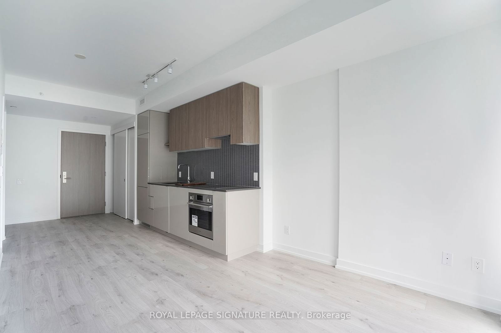 161 Roehampton Ave, unit 720 for rent