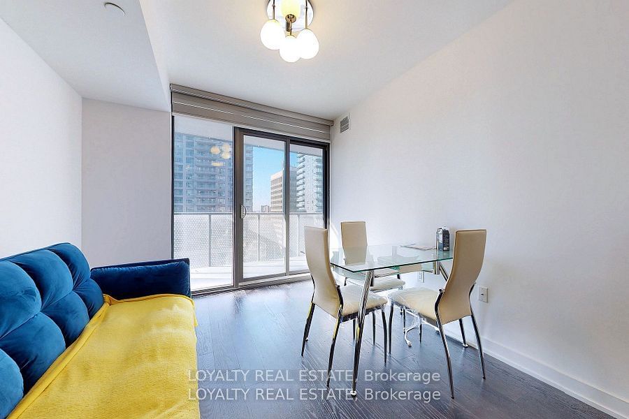 11 Wellesley St W, unit 1107 for rent