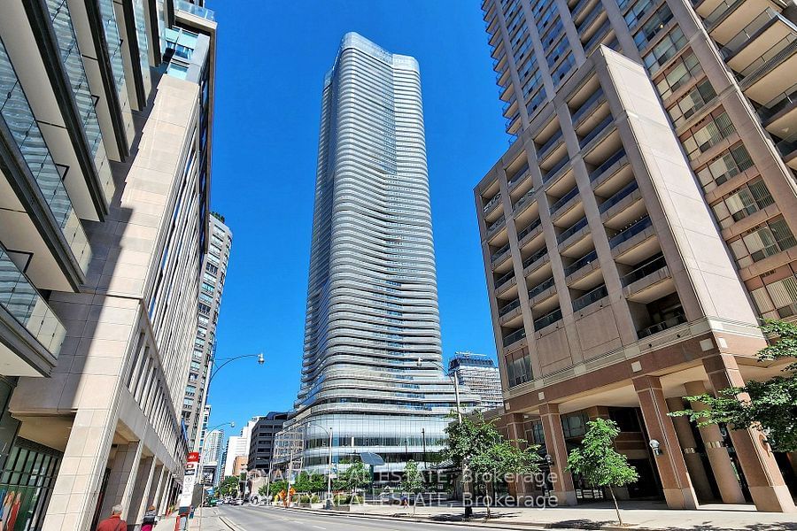 11 Wellesley St W, unit 1107 for rent