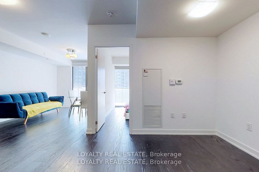 11 Wellesley St W, unit 1107 for rent