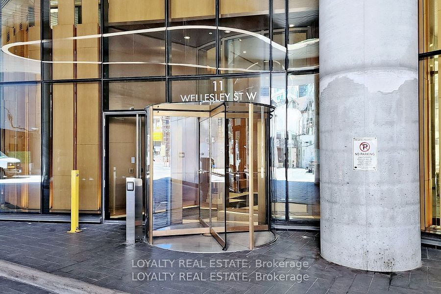 11 Wellesley St W, unit 1107 for rent