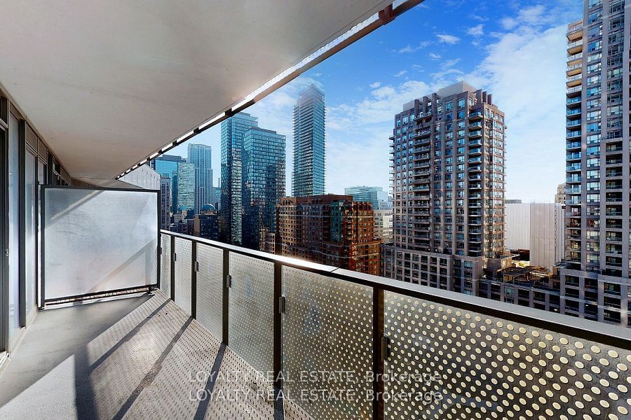 11 Wellesley St W, unit 1107 for rent