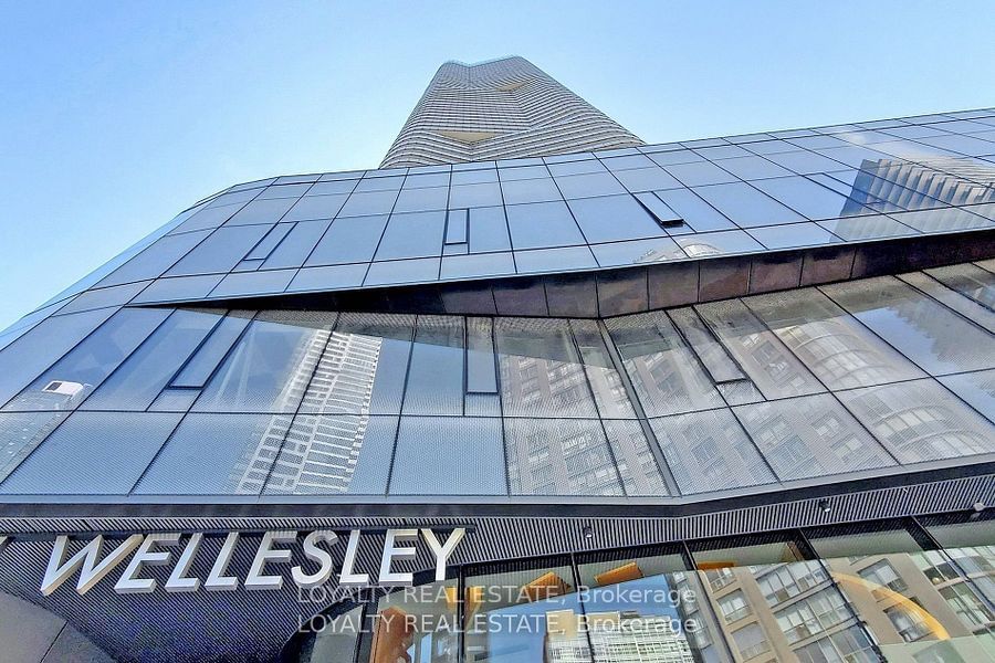 11 Wellesley St W, unit 1107 for rent