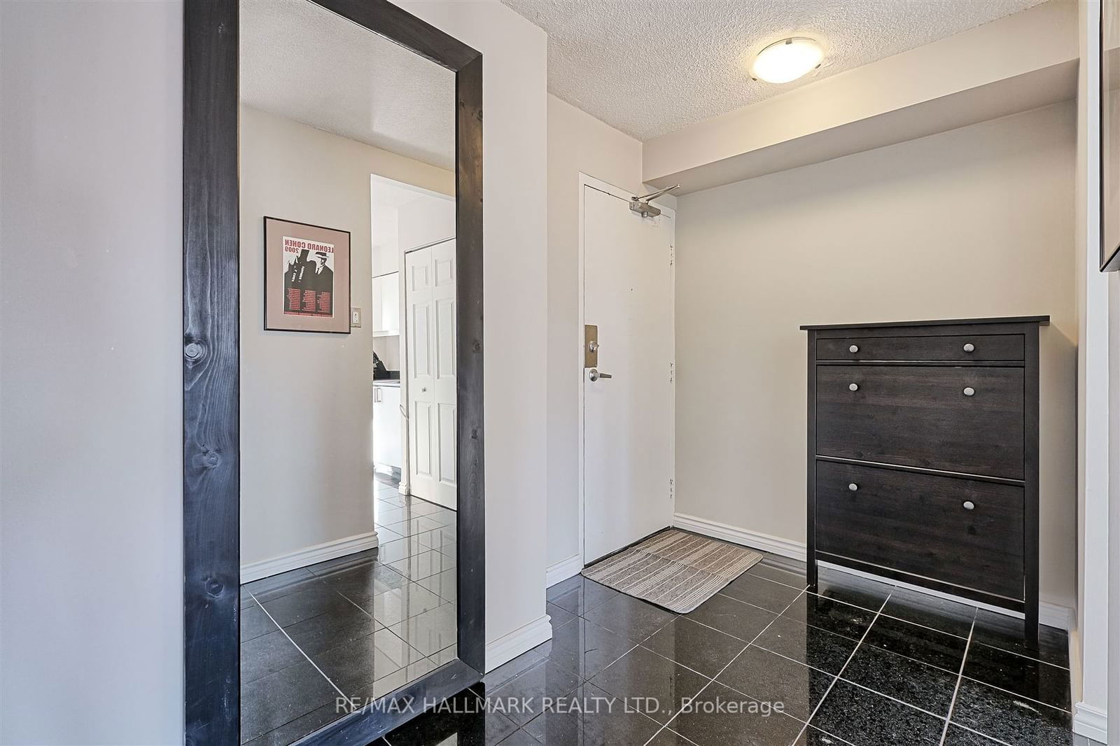 86 gerrard St E, unit 8E for sale