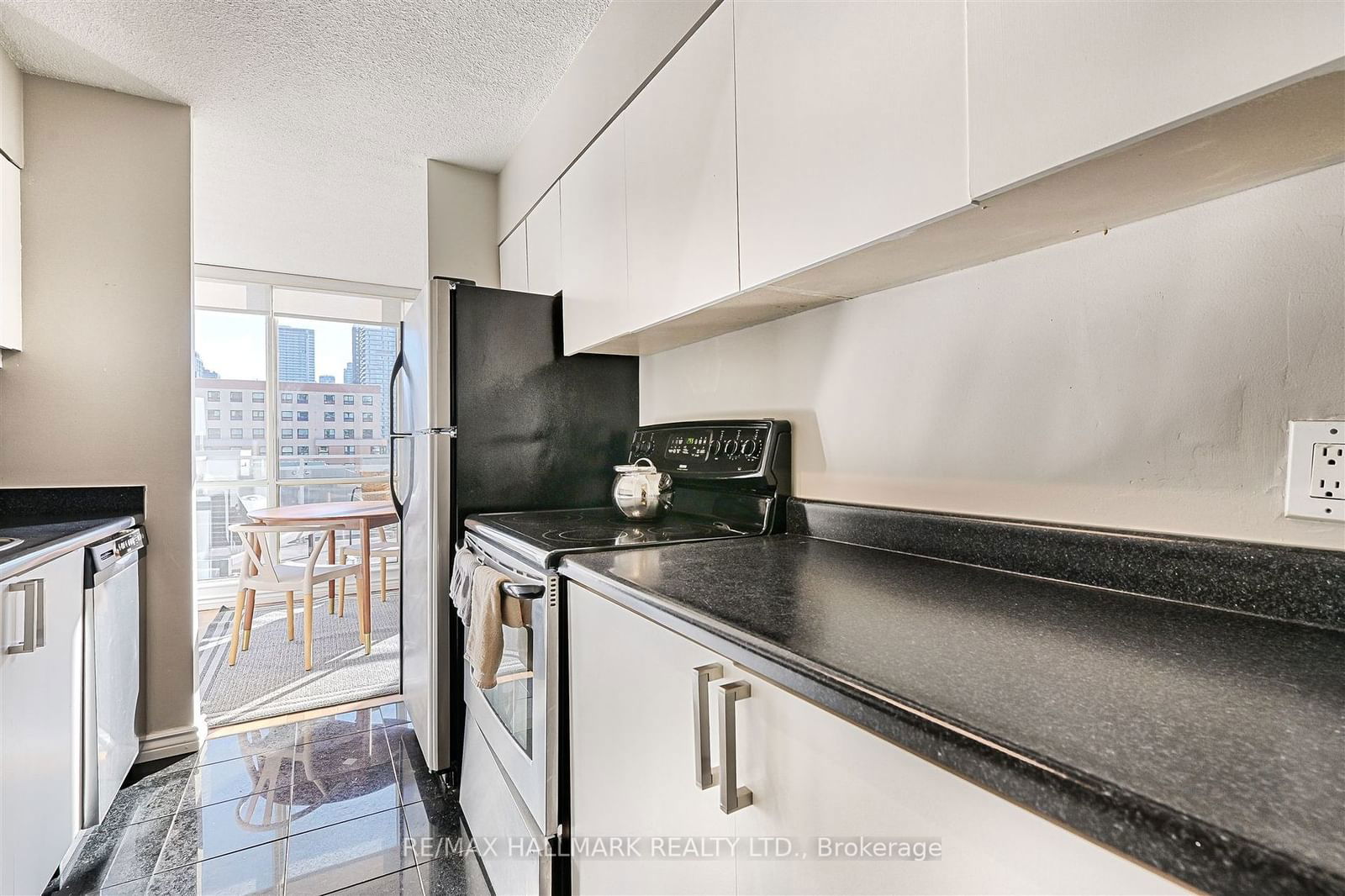 86 Gerrard St E, unit 8E for sale