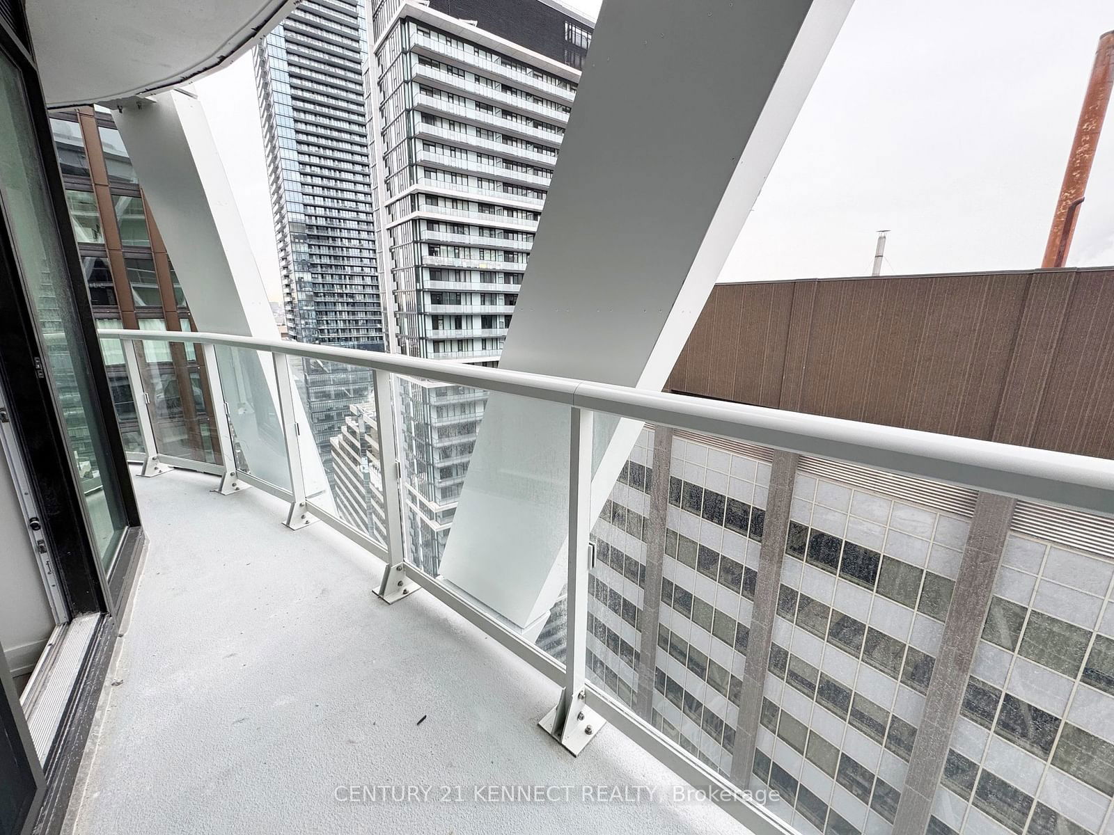 230 Simcoe St, unit 3212 for rent