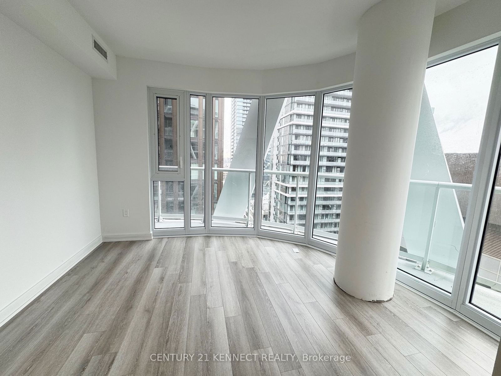 230 Simcoe St, unit 3212 for rent