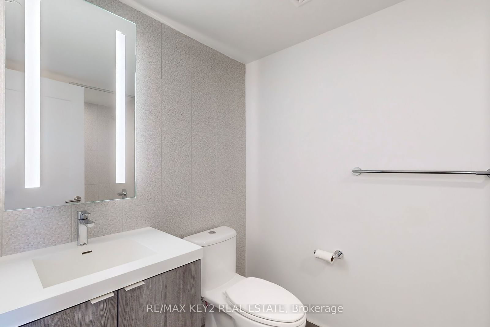 575 Bloor St E, unit 201 for rent