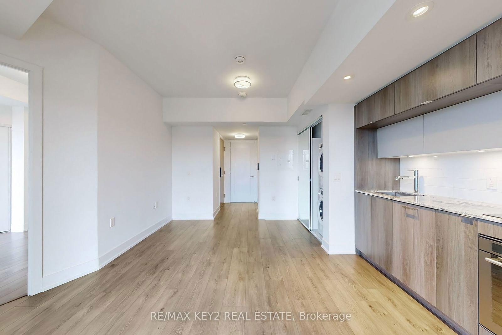 575 Bloor St E, unit 201 for rent