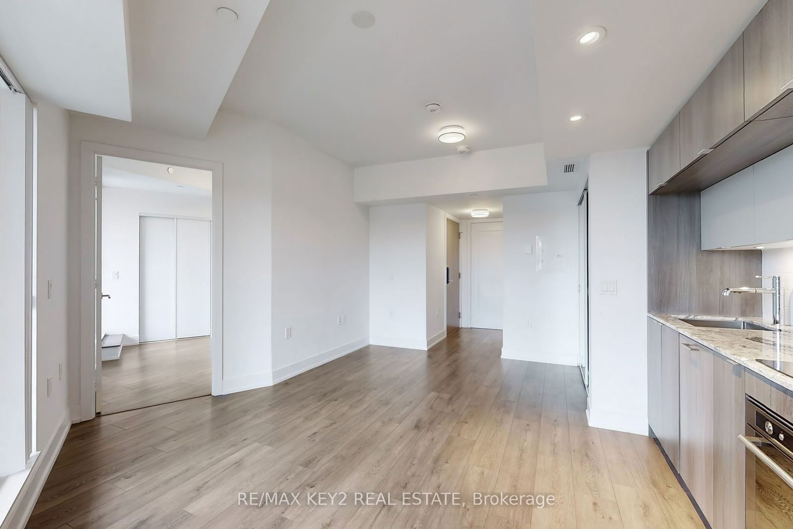 575 Bloor St E, unit 201 for rent