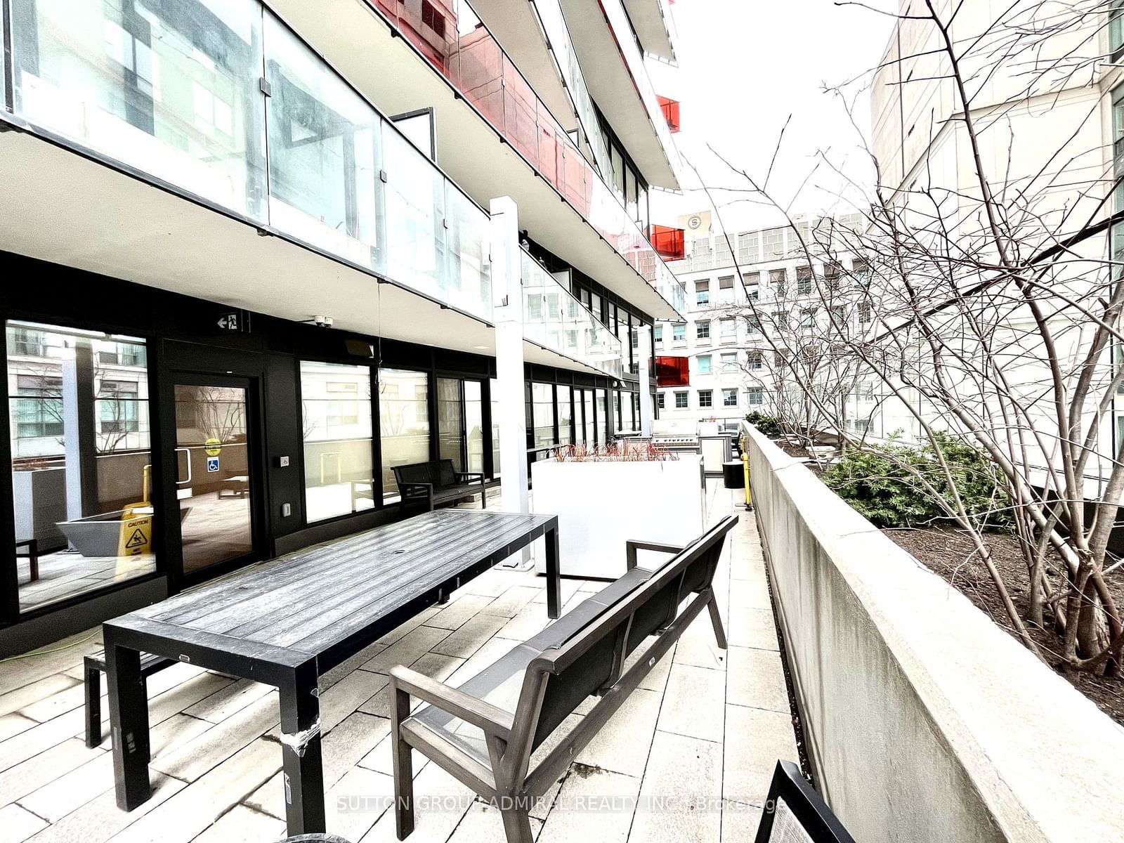 215 Queen St W, unit 912 for rent