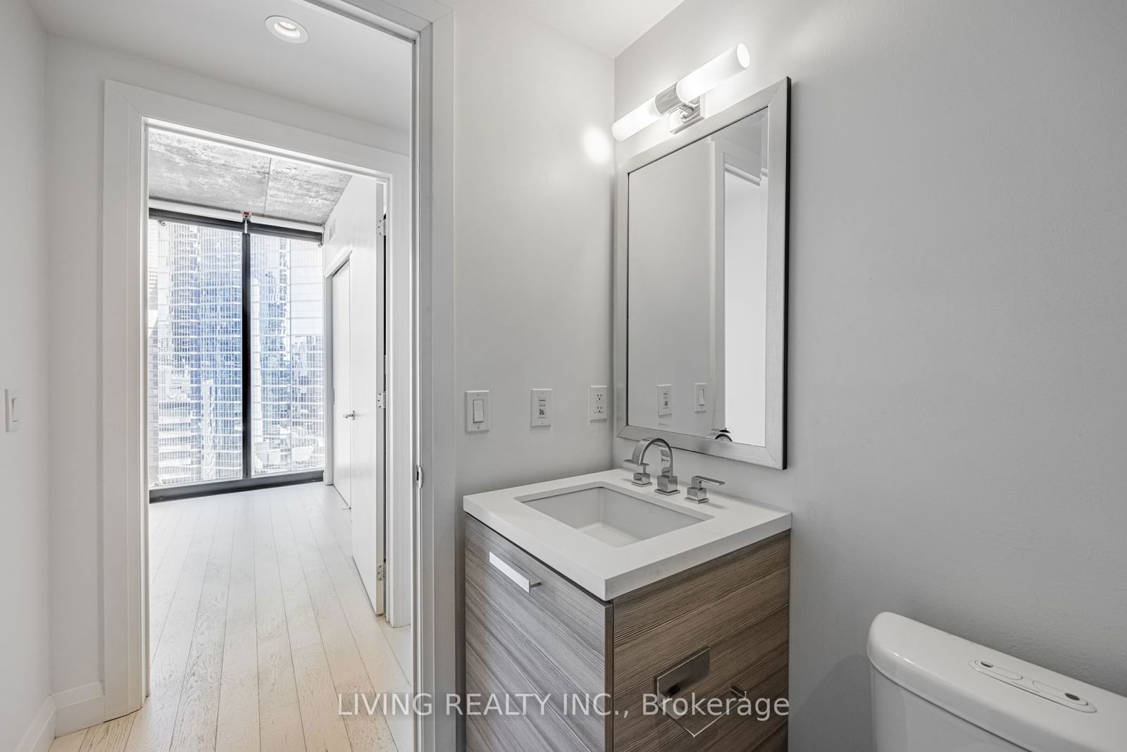 224 King St W, unit 1504 for rent