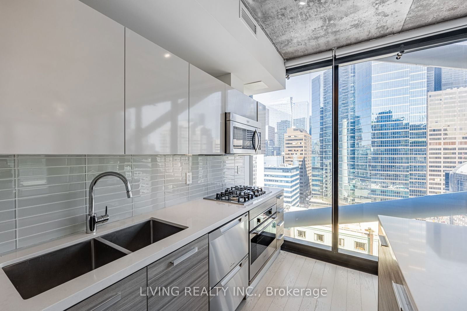 224 King St W, unit 1504 for rent