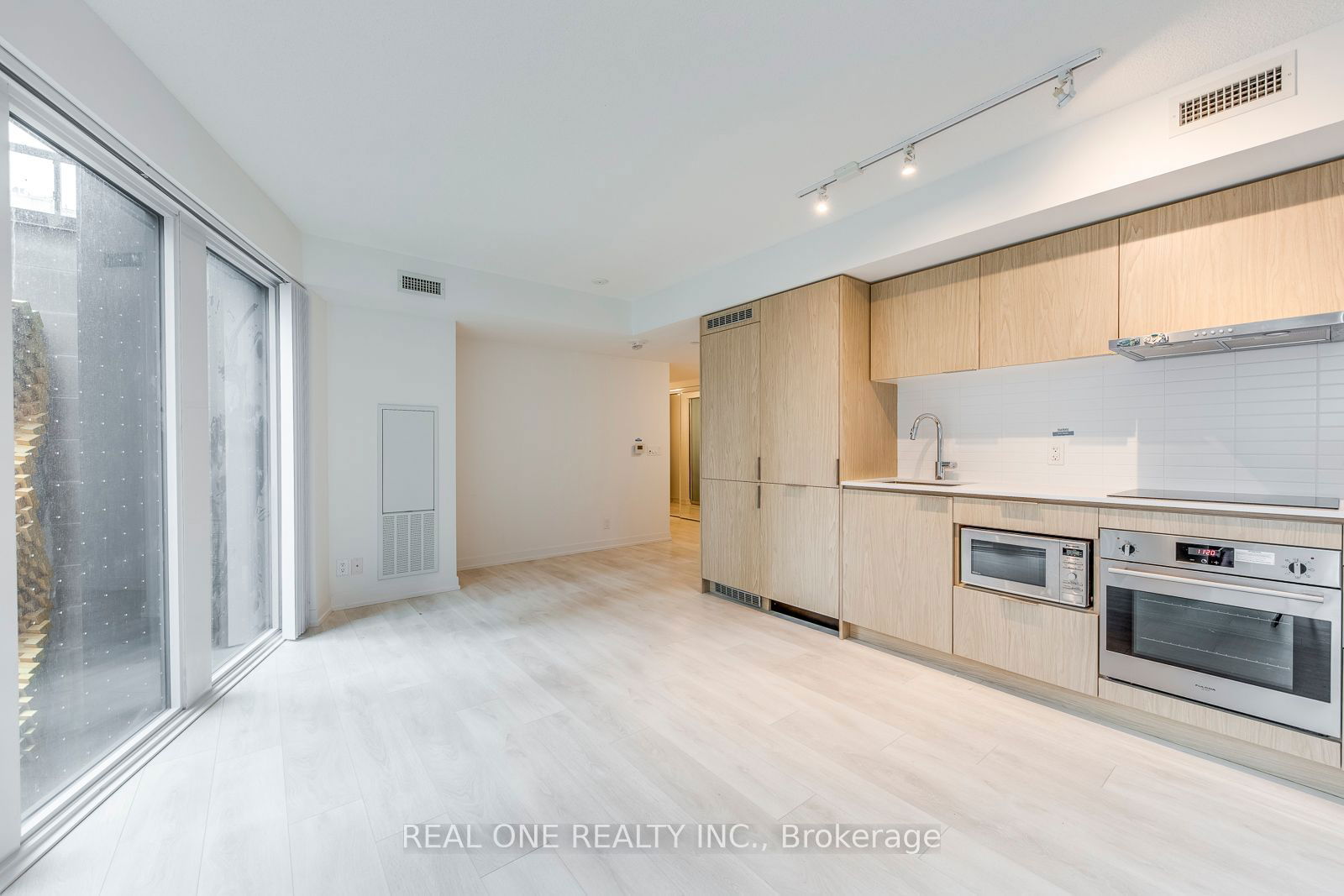 60 Shuter St, unit 303 for rent