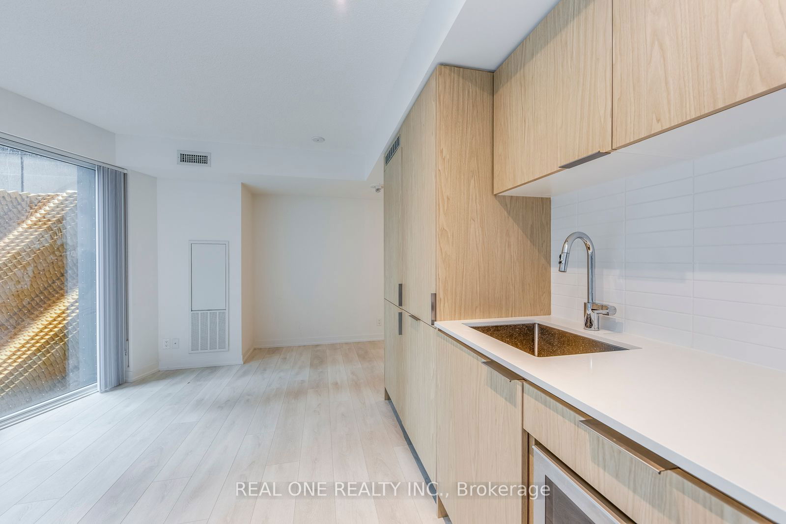 60 Shuter St, unit 303 for rent