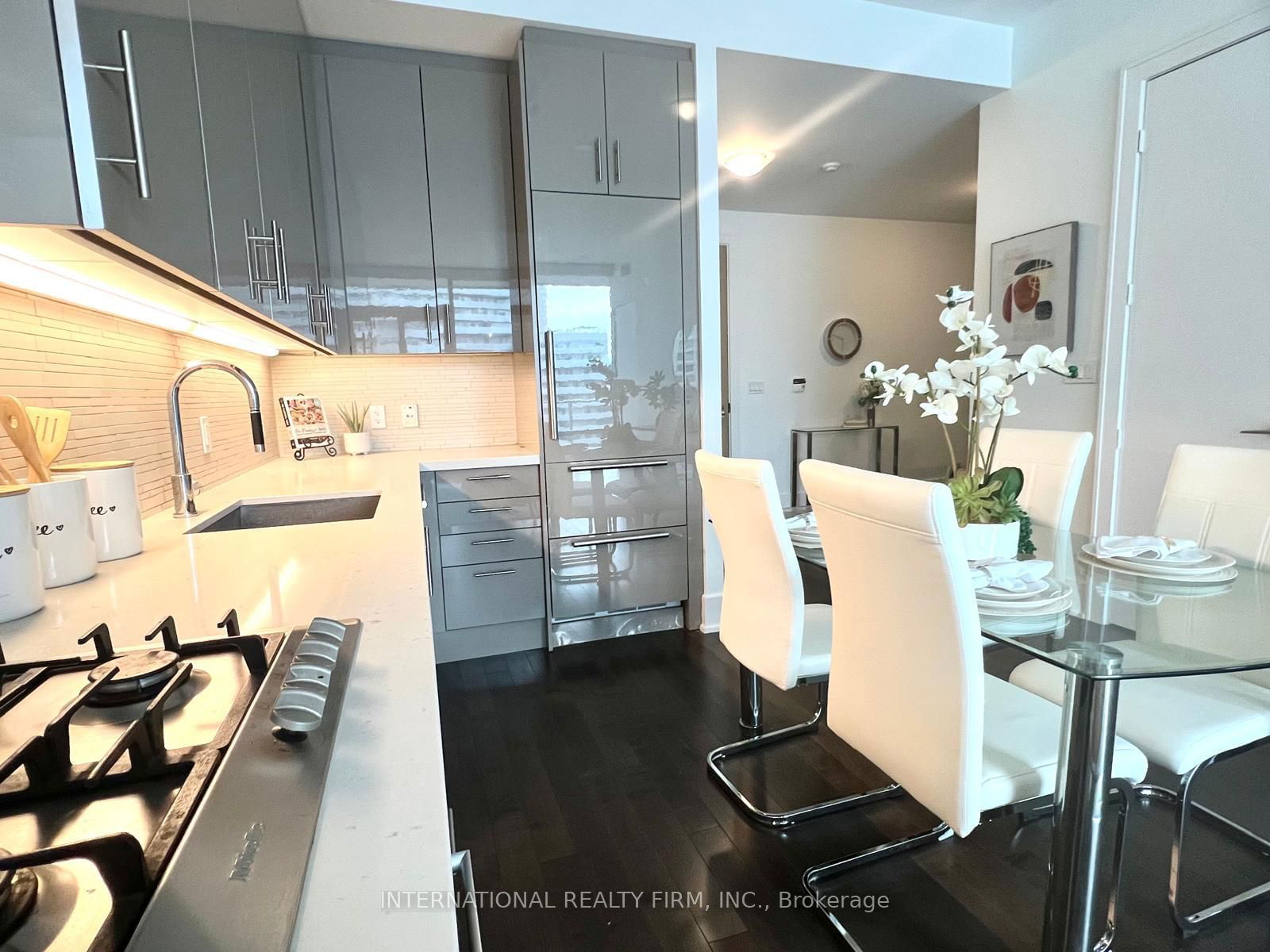 39 Queens Quay E, unit 838 for rent