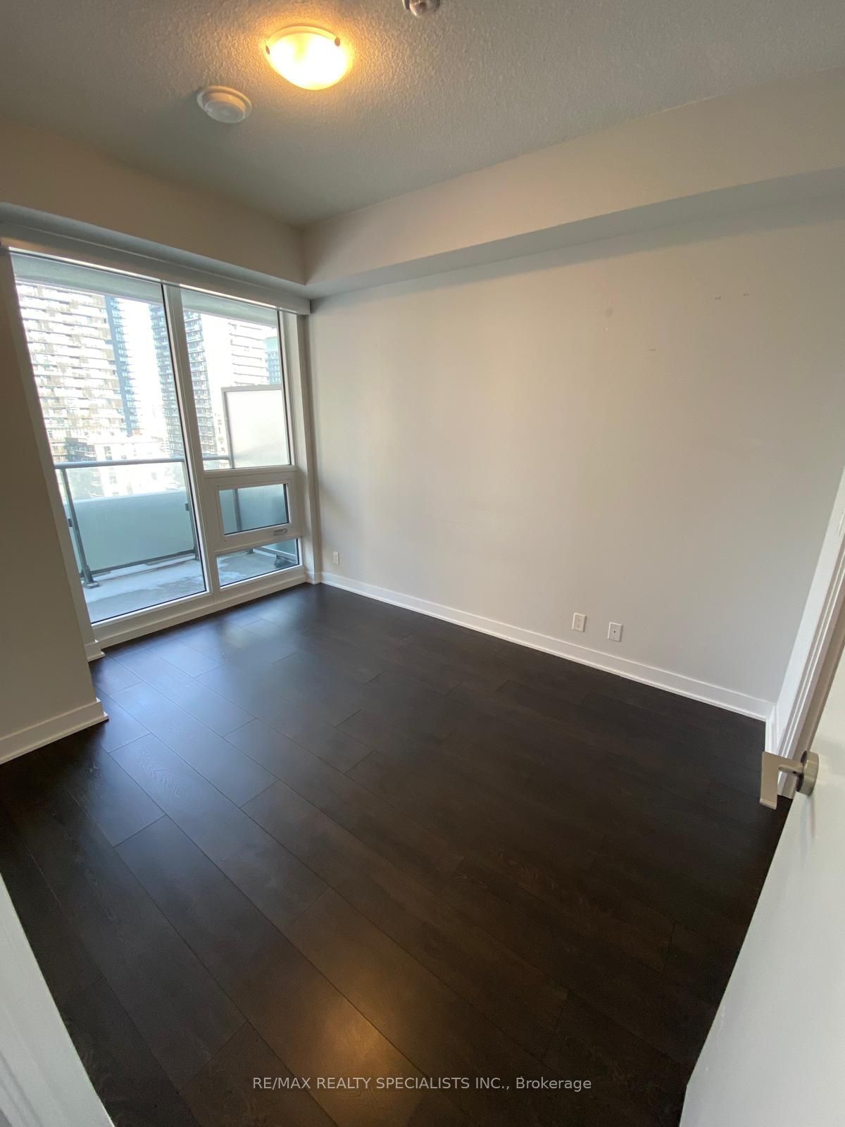 2221 yonge St, unit 1511 for rent