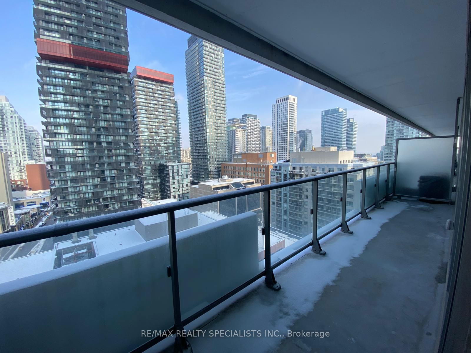 2221 yonge St, unit 1511 for rent