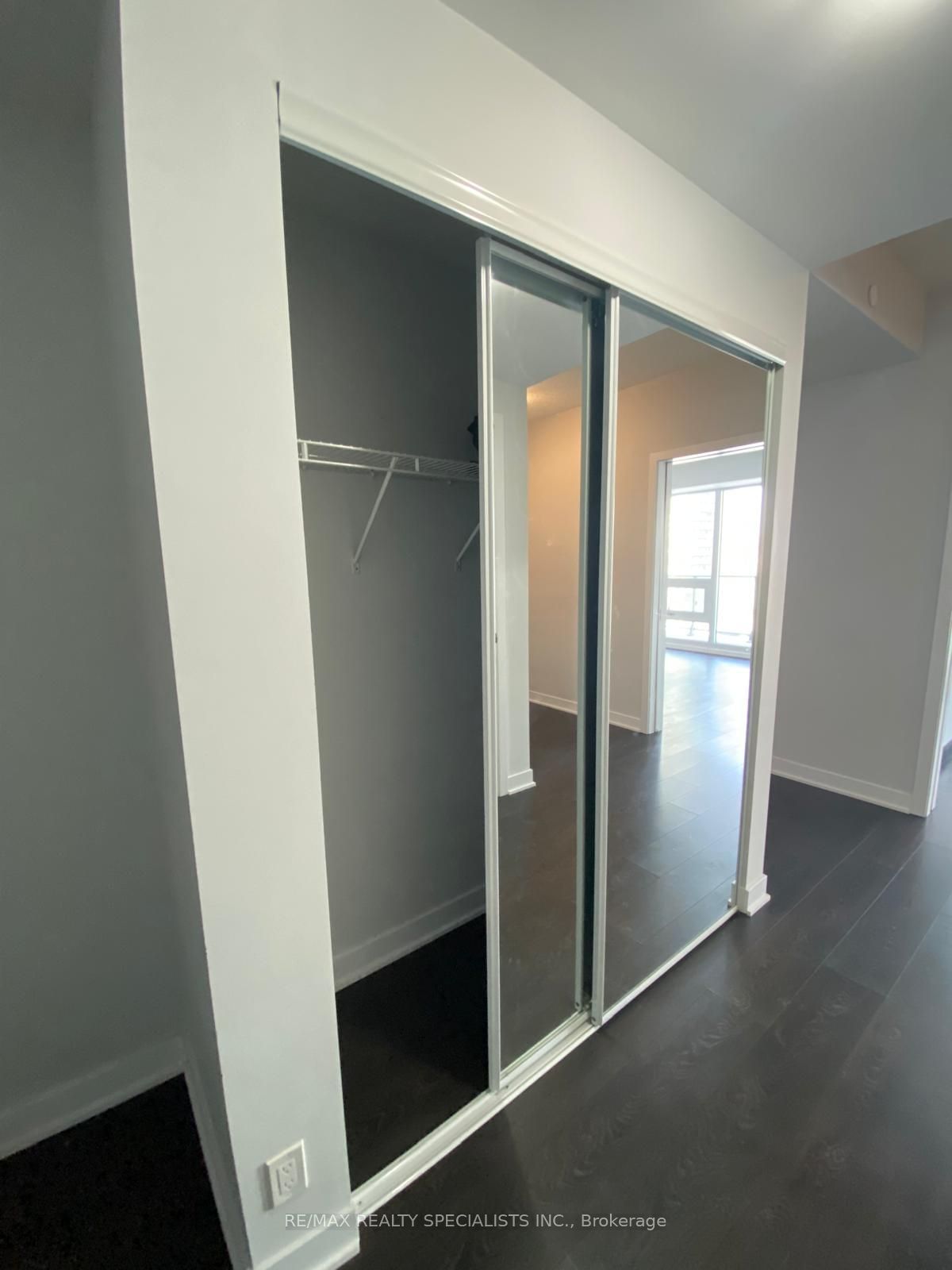 2221 yonge St, unit 1511 for rent