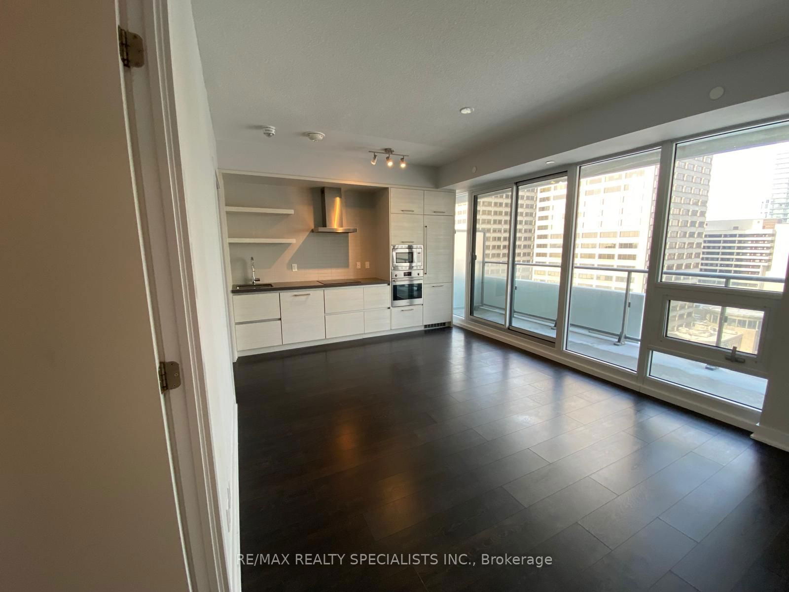 2221 yonge St, unit 1511 for rent