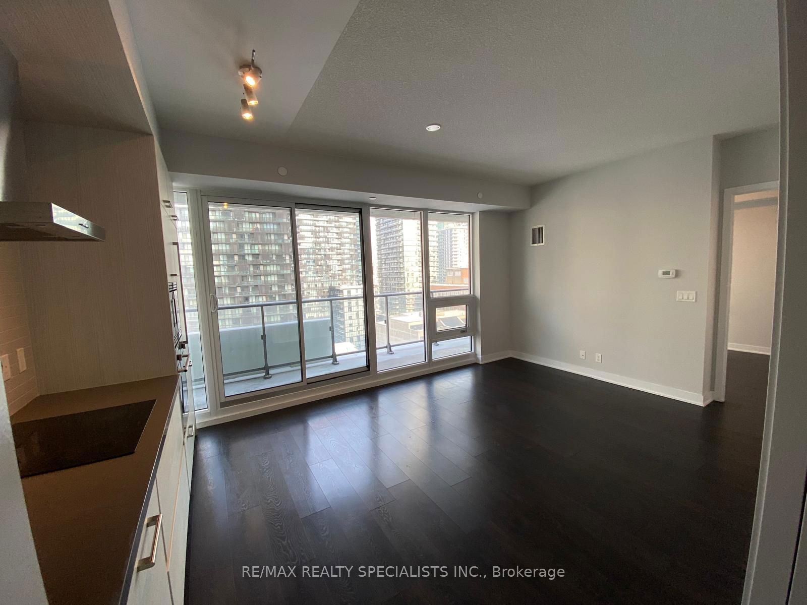 2221 yonge St, unit 1511 for rent