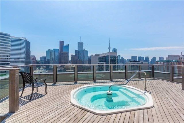 633 Bay St, unit 516 for sale