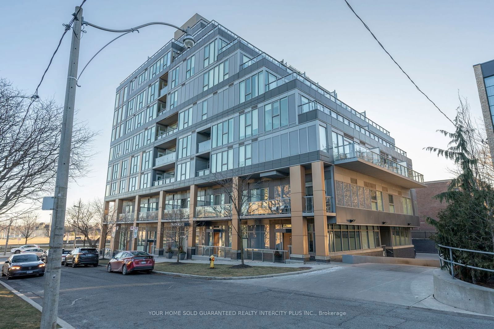 6 Parkwood Ave, unit 303 for sale