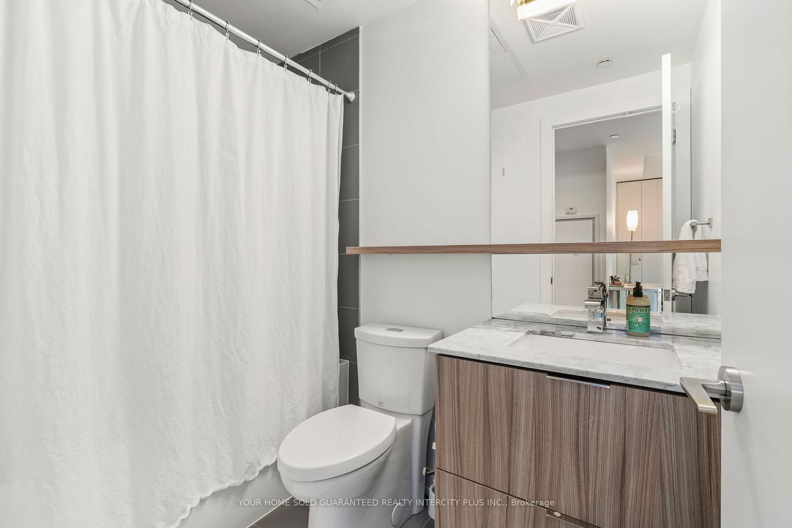 6 Parkwood Ave, unit 303 for sale