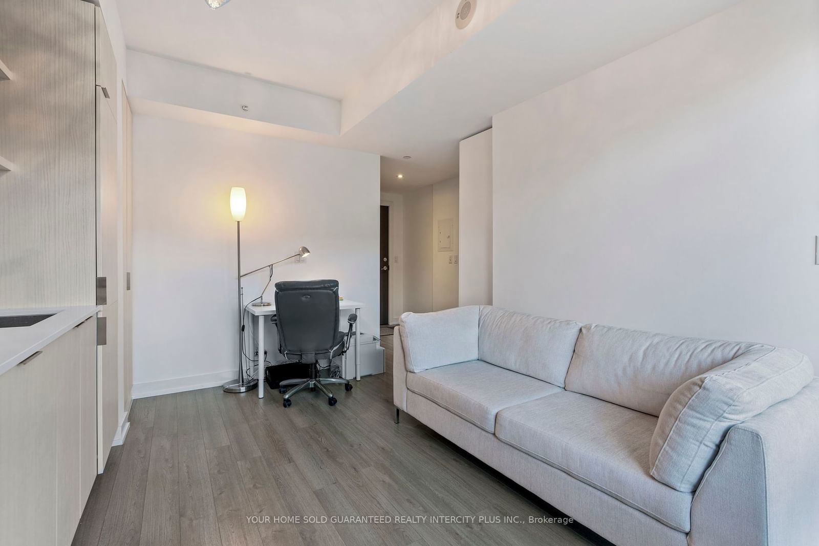 6 Parkwood Ave, unit 303 for sale