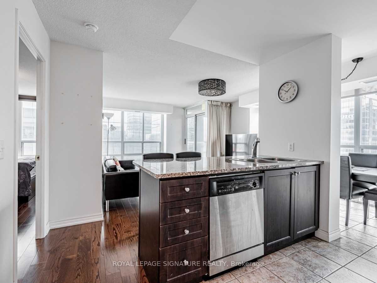 30 Grand Trunk Cres, unit 3906 for sale