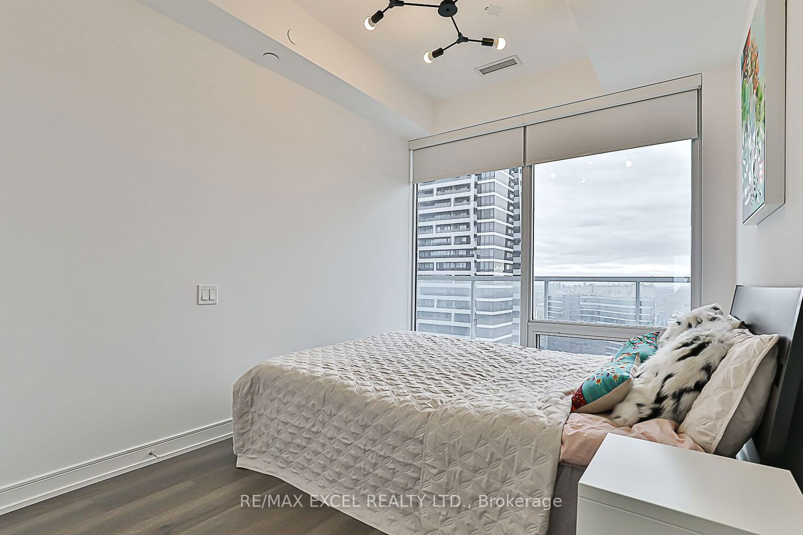 3 Gloucester St, unit #3912 for rent