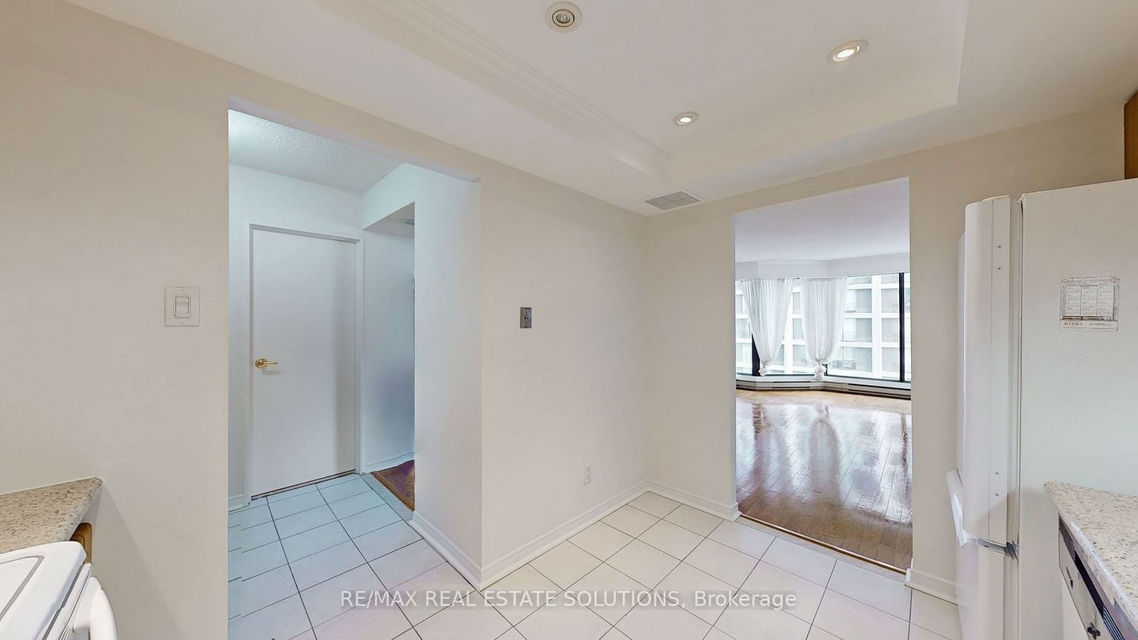 65 Harbour Sq, unit 2205 for rent