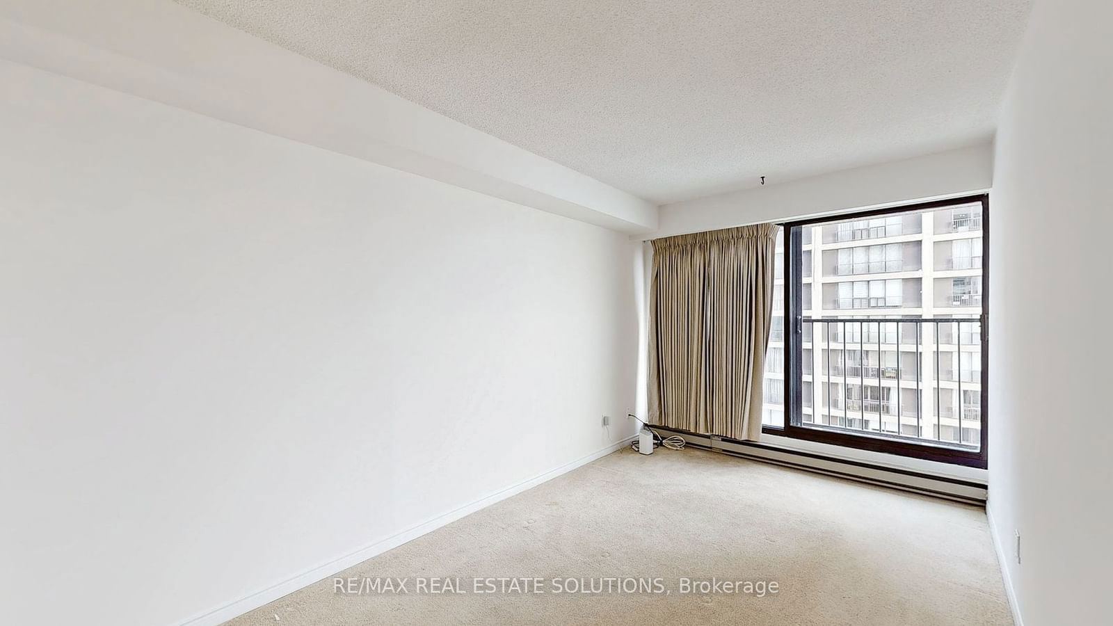 65 Harbour Sq, unit 2205 for rent