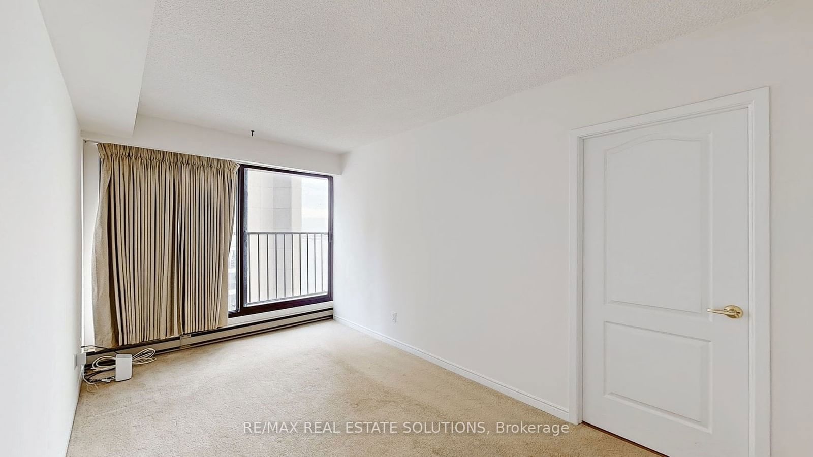 65 Harbour Sq, unit 2205 for rent